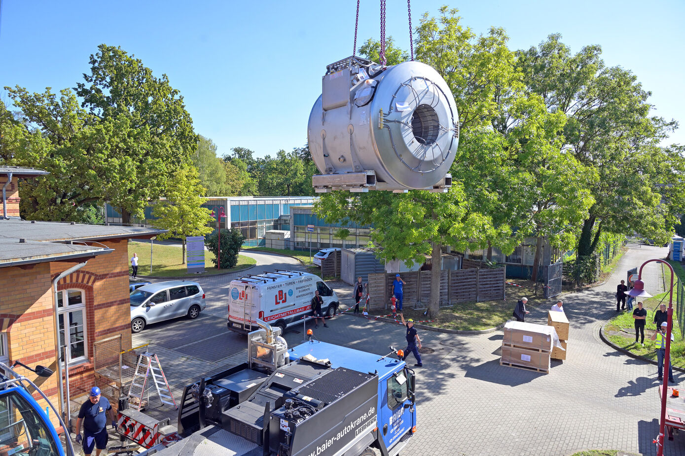 Am Universitätsklinikum Jena wird ein hochmodernes 7-Tesla-Magnetfeldtomografiegerät installiert. Foto: Michael Szabó/UKJ