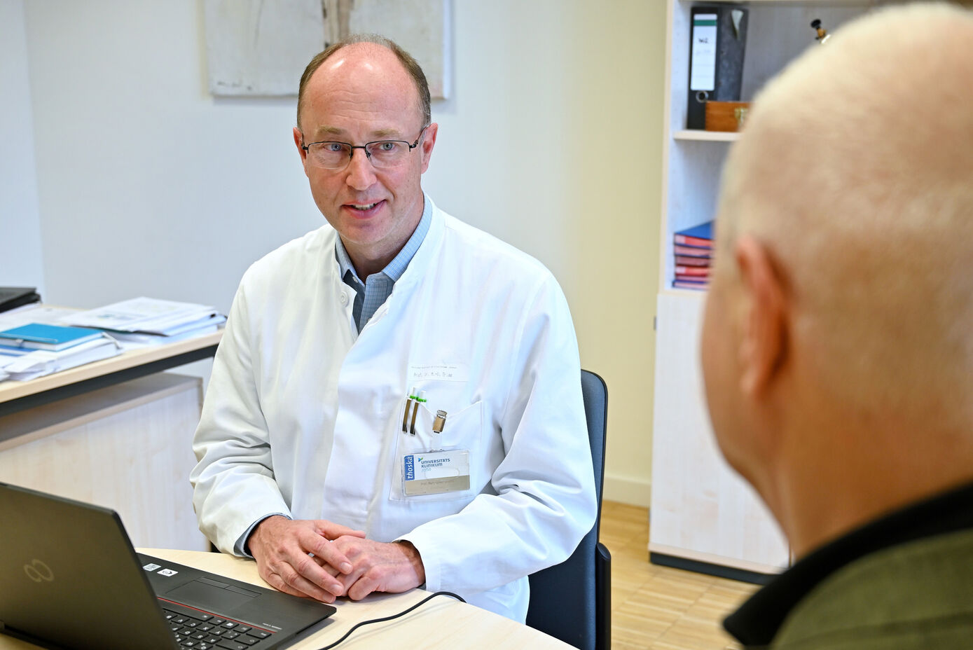 Prof. Dr. Marc-Oliver Grimm vom Uniklinikum Jena leitet die Arasafe-Studie zur Optimierung der Prostatakrebstherapie, in die 250 Patienten an bundesweit 40 Zentren eingeschlossen werden sollen.
Foto: Michael Szabó/UKJ