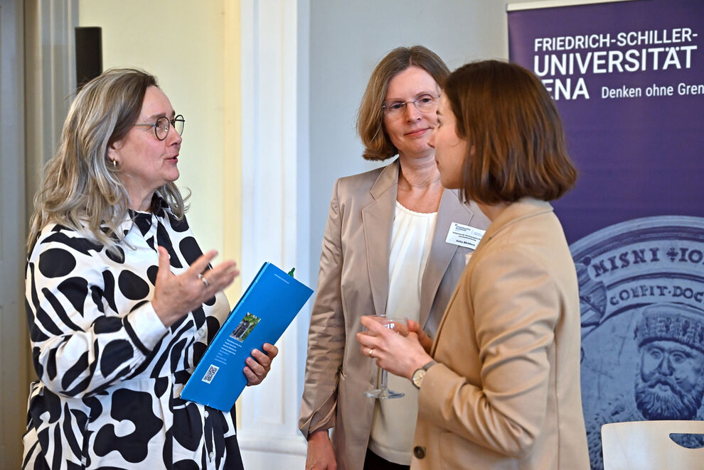 Heike Werner, Jutta Bleidorn, Verena Vogt (Foto: Szabó /UKJ)