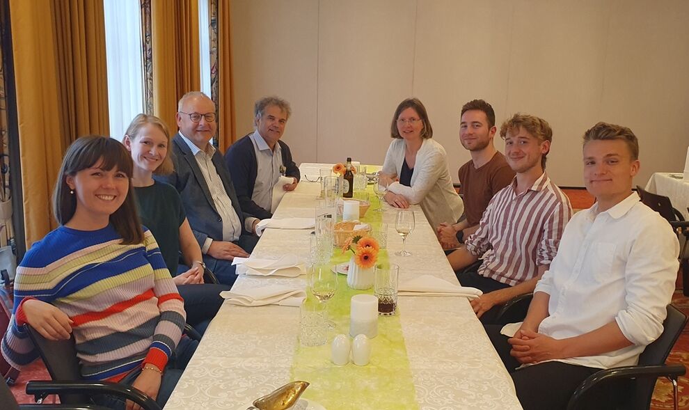 Gemeinsames Abendessen in Gotha mit: den Landpartie Studierenden, einem Lehrarzt, dem Ärztescout, dem Beigeordneten des Landrats Gotha und dem Institut für Allgemeinmedizin.   