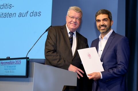 DGTHG-Sekretär Prof. Dr. Andreas Markewitz überreicht Ernst-Derra-Preis an PD. Dr. M. Diab 