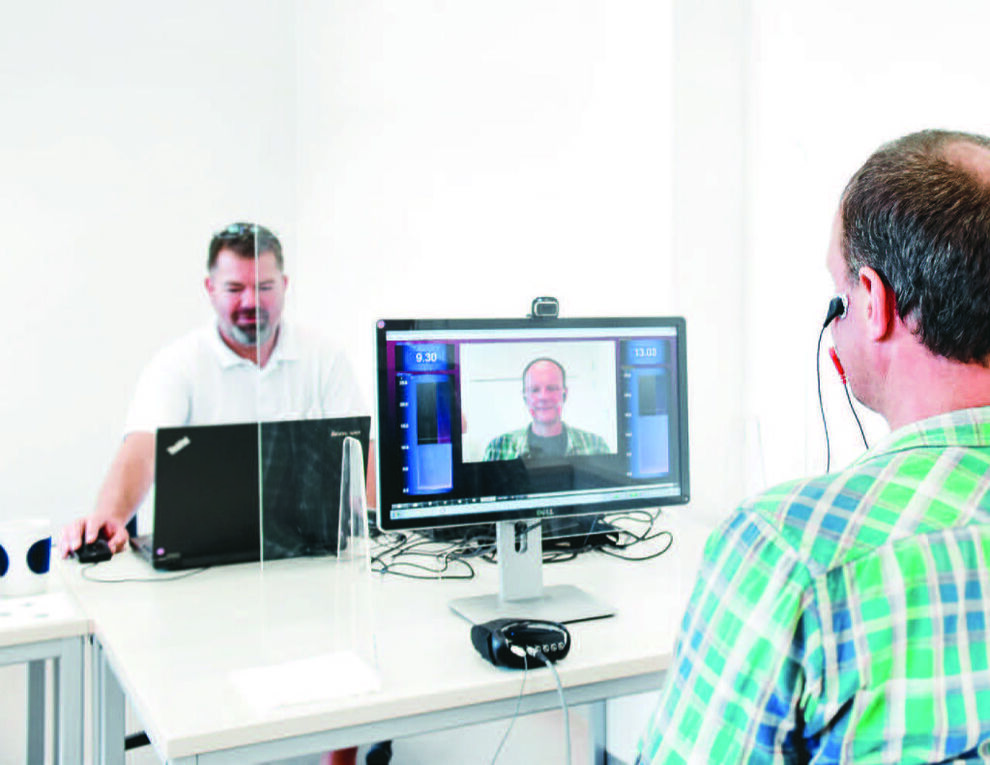 Im Fazialis-Nerv-Zentrum des Universitätsklinikums Jena wird ein Biofeedback-Training zur Behandlung von Synkinesien angeboten. Foto: UKJ