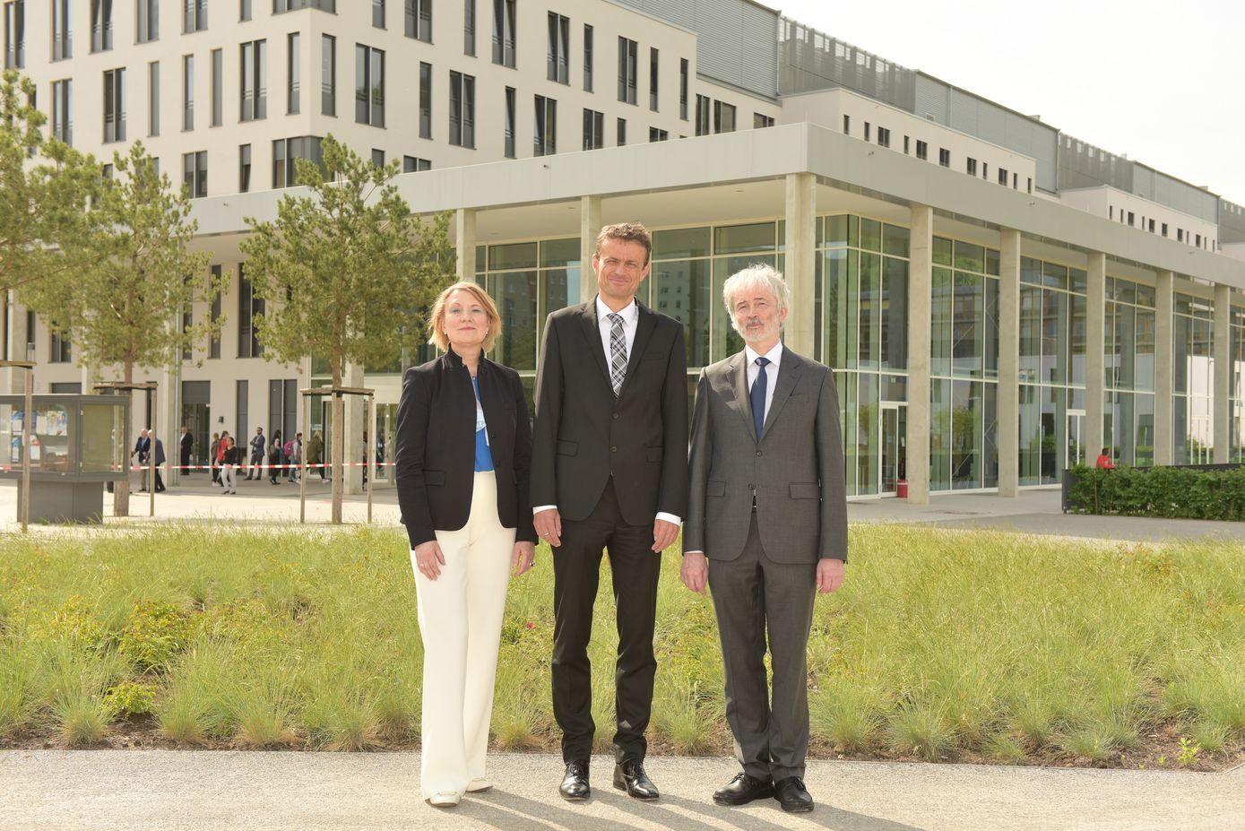 Sie lenken die Geschicke des Universitätsklinikums Jena – Dr. Brunhilde Seidel-Kwem, Kaufmännischer Vorstand, PD Dr. Jens Maschmann, Medizinischer Vorstand, und Prof. Klaus Benndorf, Wissenschaftlicher Vorstand und Dekan. Foto: UKJ/Hellmann