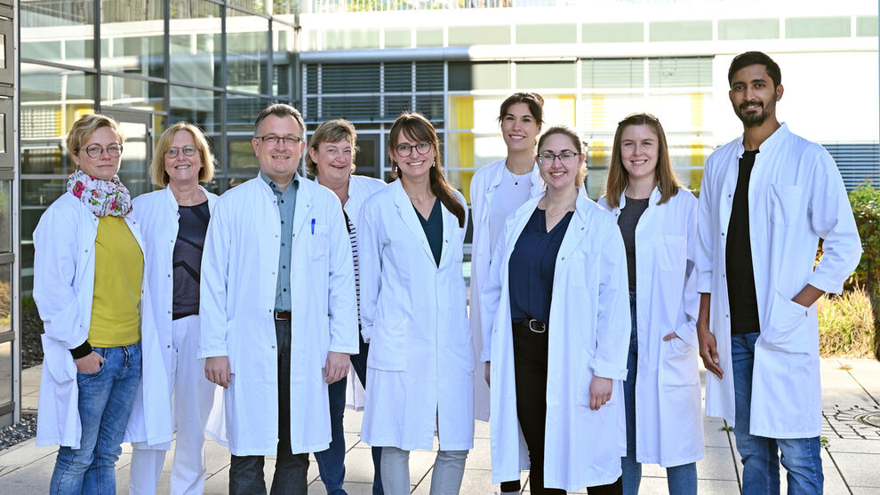 von links: 
Dr. Katja Grün, Dr. Gudrun Dannberg, Prof. Dr. Marcus Franz, Annett Schmidt, Dr. Laura Bäz, cand. med. Judith Heiß, cand. med. Isabell Singerer, Laura Tempel, Sandesh Dinesh <br />
Foto: UKJ/Szabó