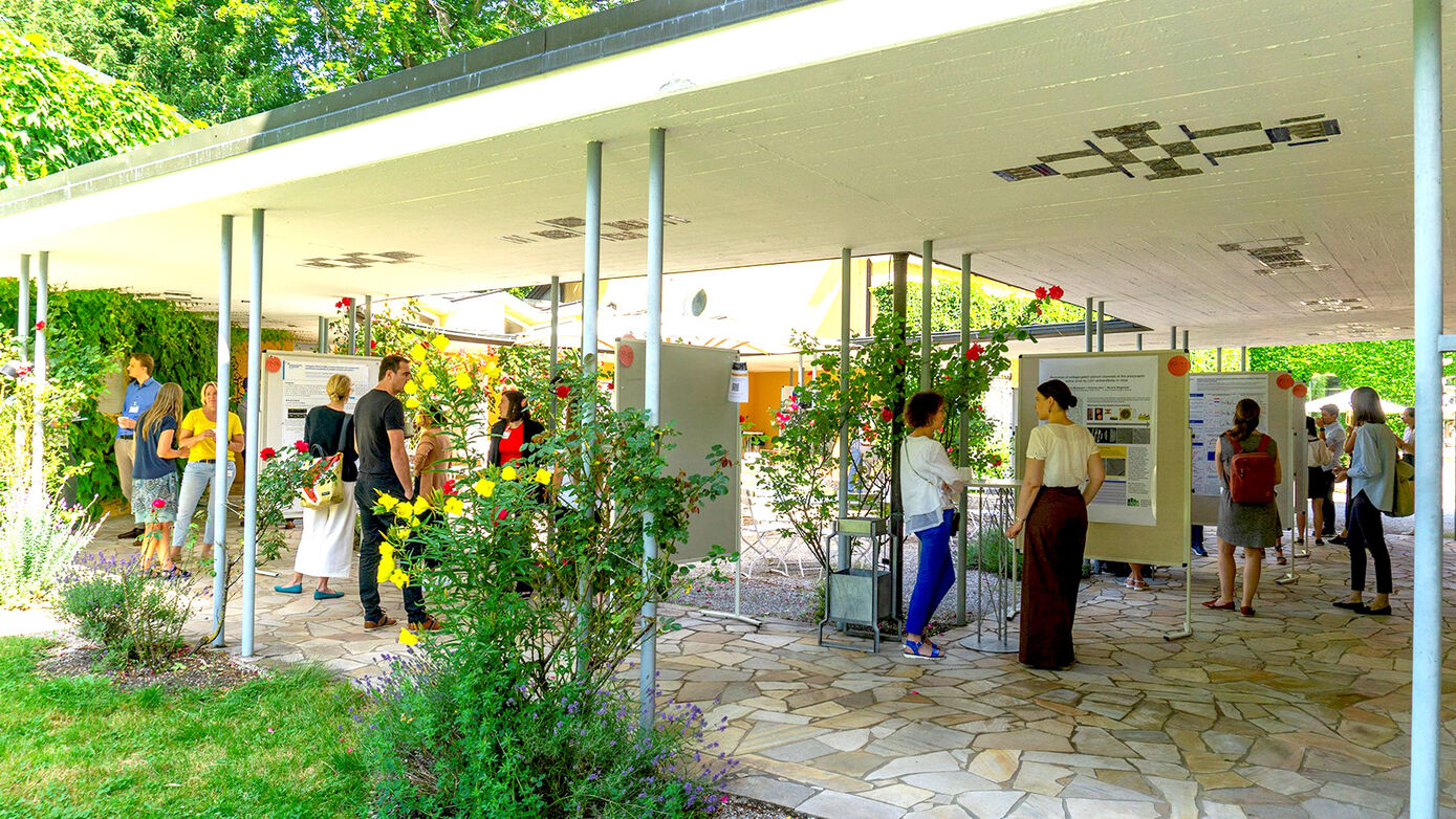 Poster session at the SYNABS CONNECT-Generate Symposium in Tutzing (picture: Anja Strauß / UKJ)