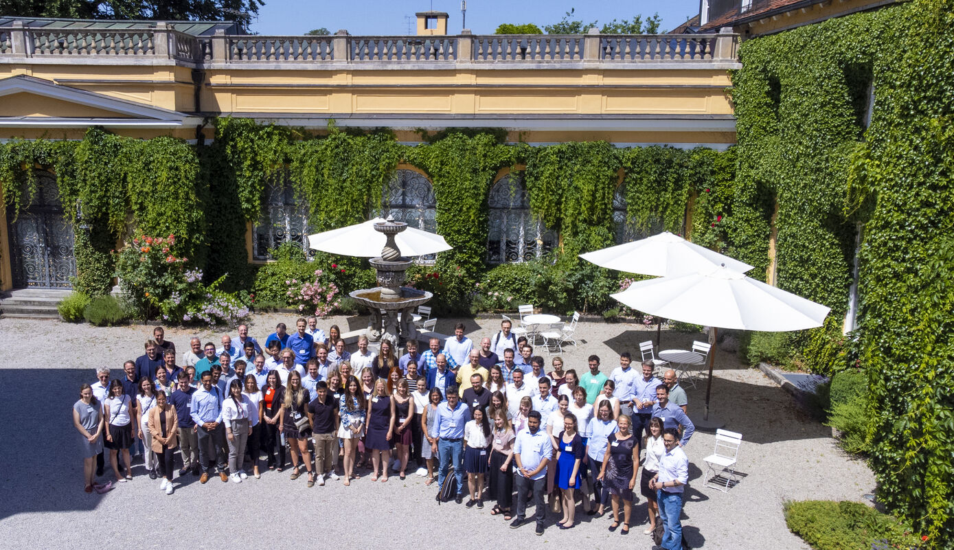 Participating scientists and clinical experts at the SYNABS CONNECT-Generate Symposium in Tutzing (picture: Anja Strauß / UKJ)