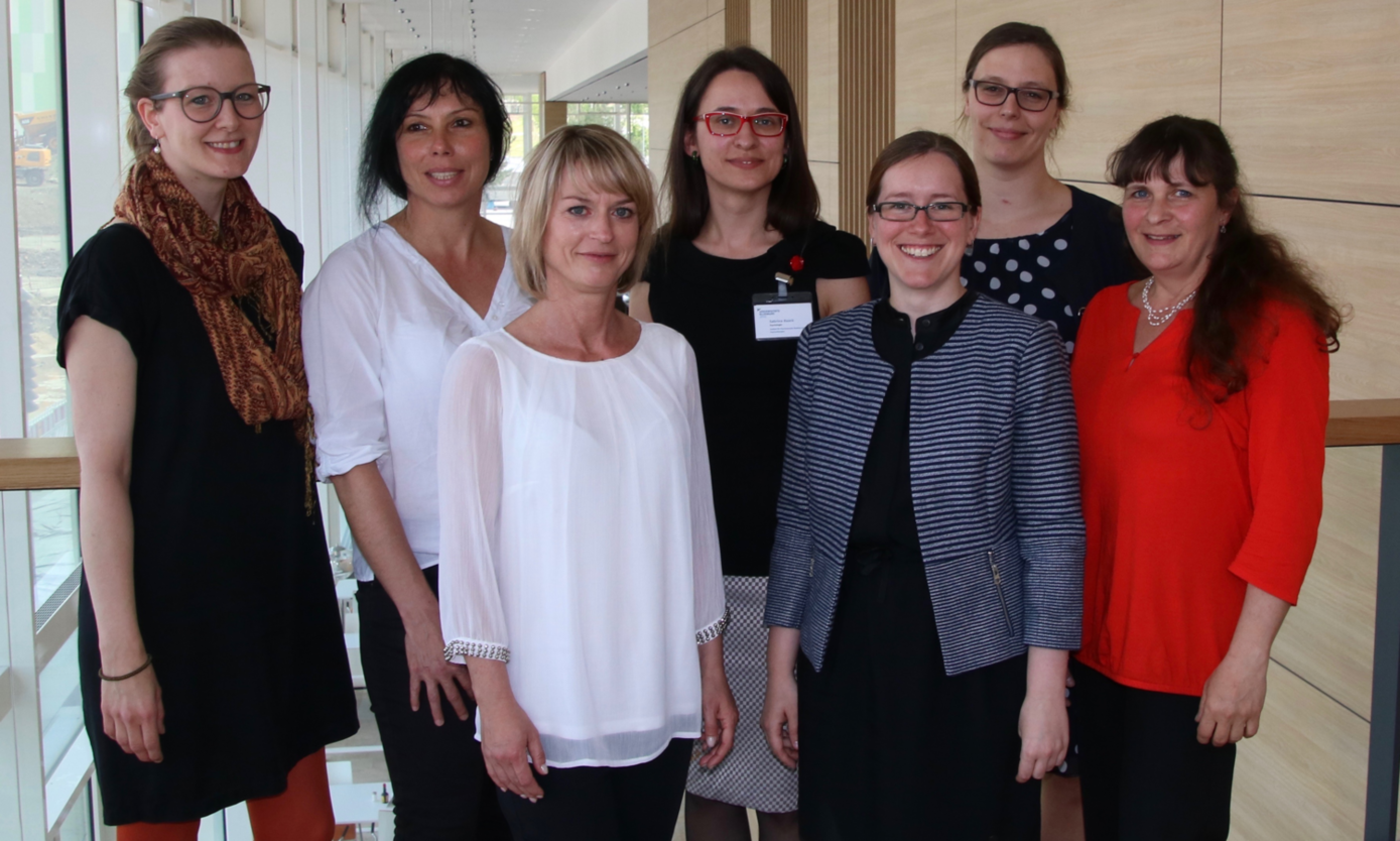  v.l.n.r.: Dr. med. S. Foller (Oberärztin Urologie), J. Pröger (Sozialdienst), C. Reichert (Koordination), Dipl. psych. S. Raack (Psychosoziale Medizin und Psychotherapie), Y. Winkler (Fachärztin Urologie), Dr. med. M. Schlosser (Oberärztin Nephrologie), Sr.  E. Pforte (Fachkrankenschwester für Transplantationspflege)