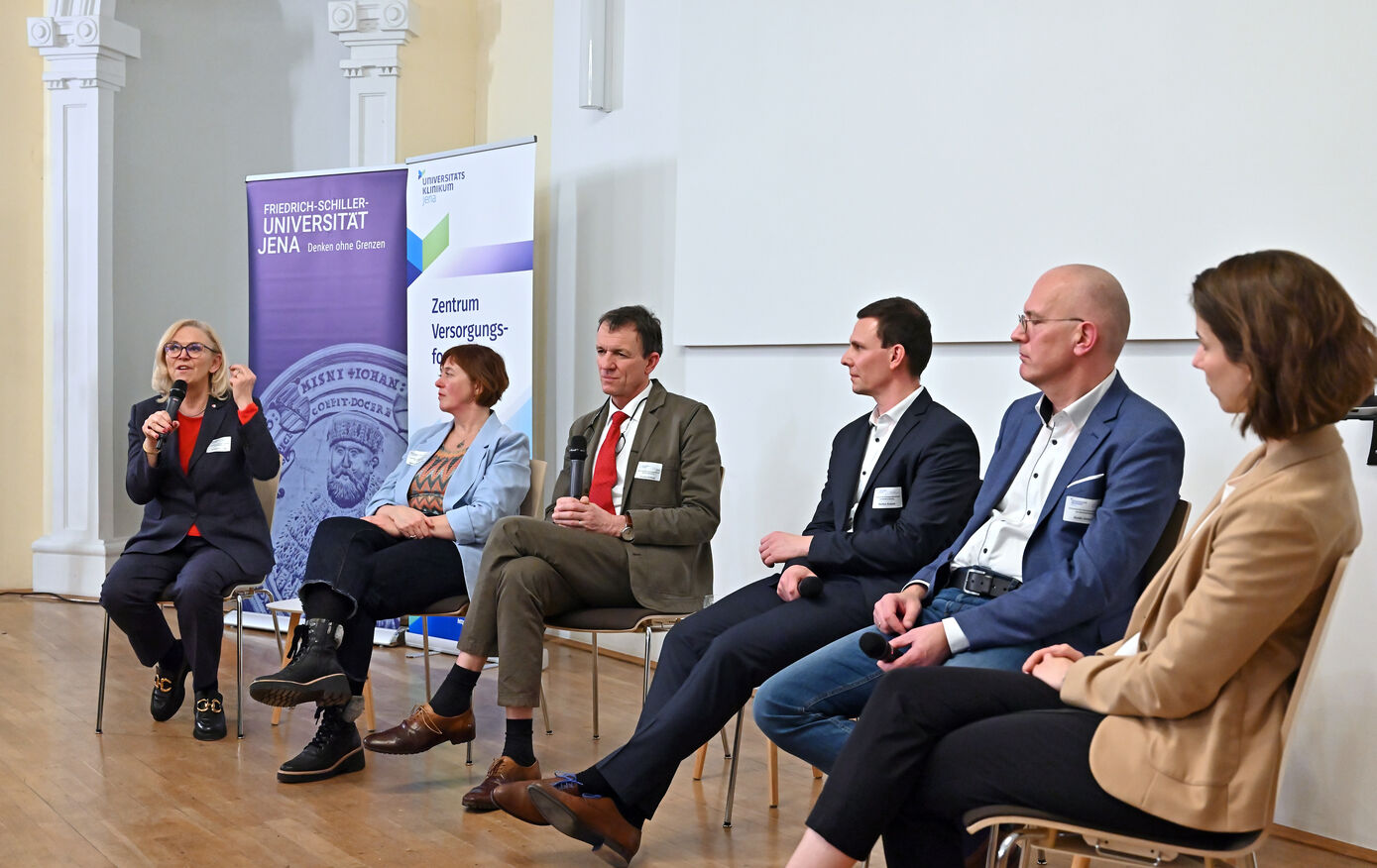 Podiumsdiskussion: A. Rommel, N. van den Berg, T. Kühlein, M. Krause, G. Dressel, V. Vogt (Foto: Szabó/UKJ) 